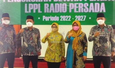 Bupati Blitar Rini Syarifah  Kukuhkan Dewas LPPL Radio Persada