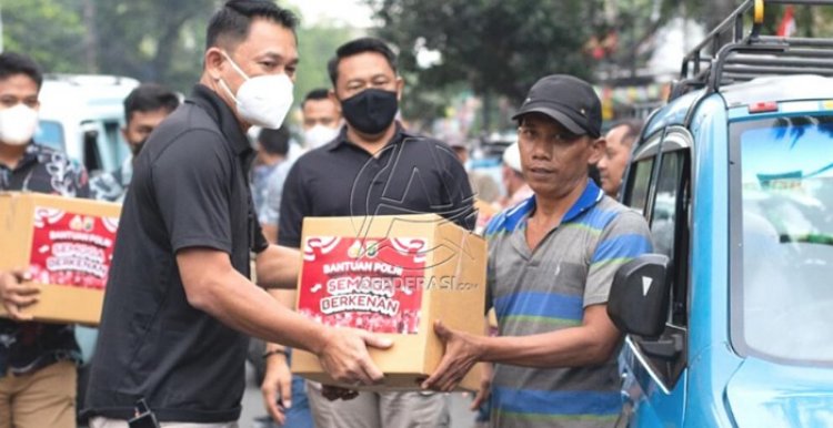 Ditreskrimsus Polda Metro Jaya Bagi Sembako